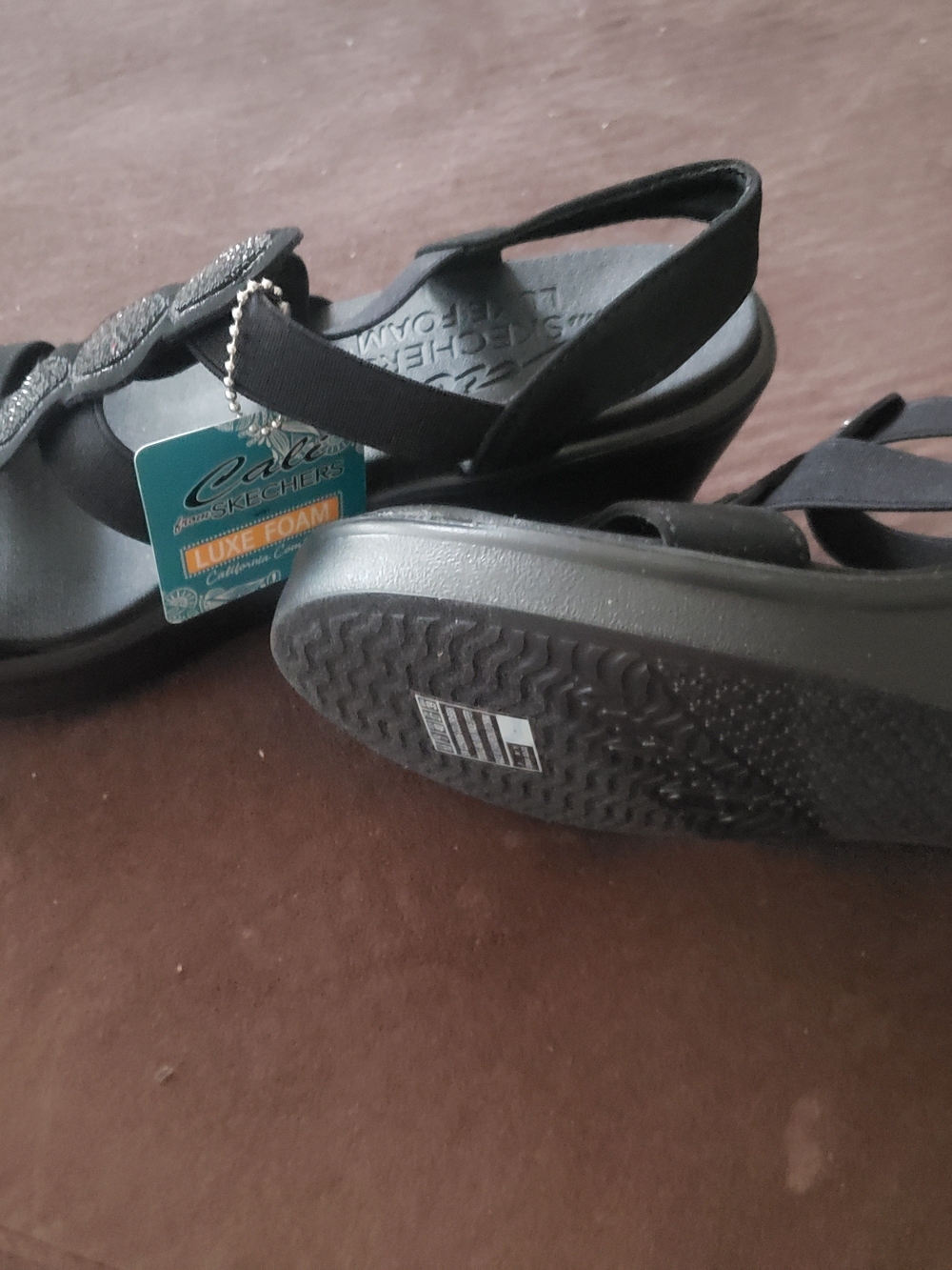 NWT Skechers Women’s Black Slingback Sandals with Luxe Foam Cushioning